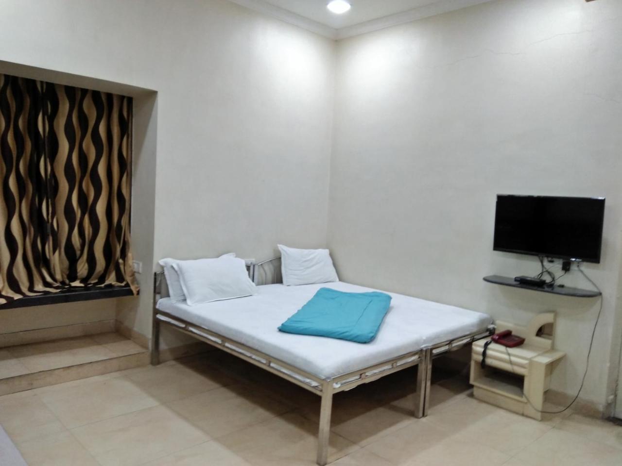 Hotel Blue Bird Colaba Mandve Exterior photo