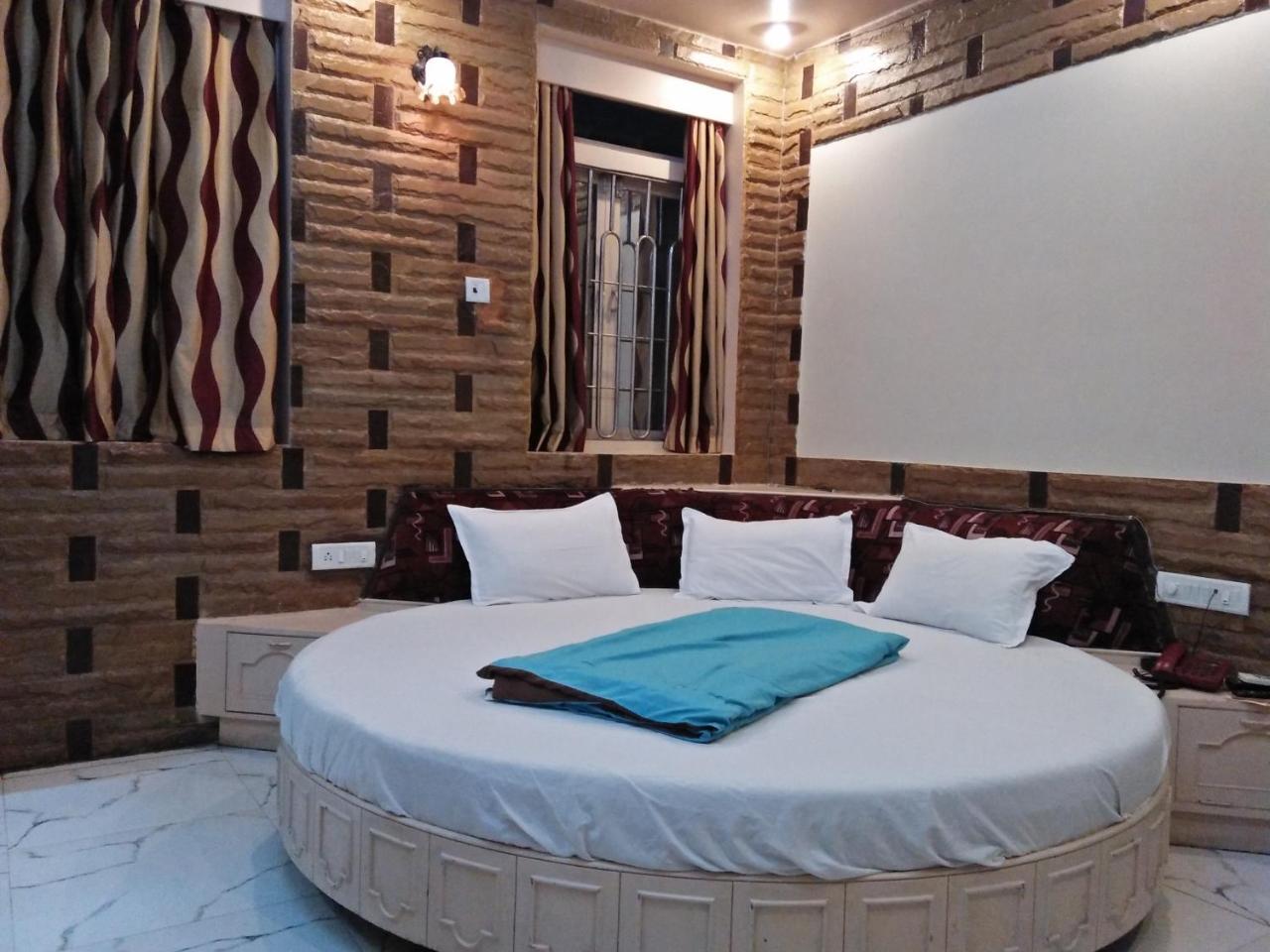 Hotel Blue Bird Colaba Mandve Exterior photo