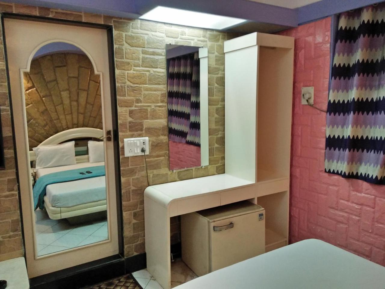 Hotel Blue Bird Colaba Mandve Exterior photo