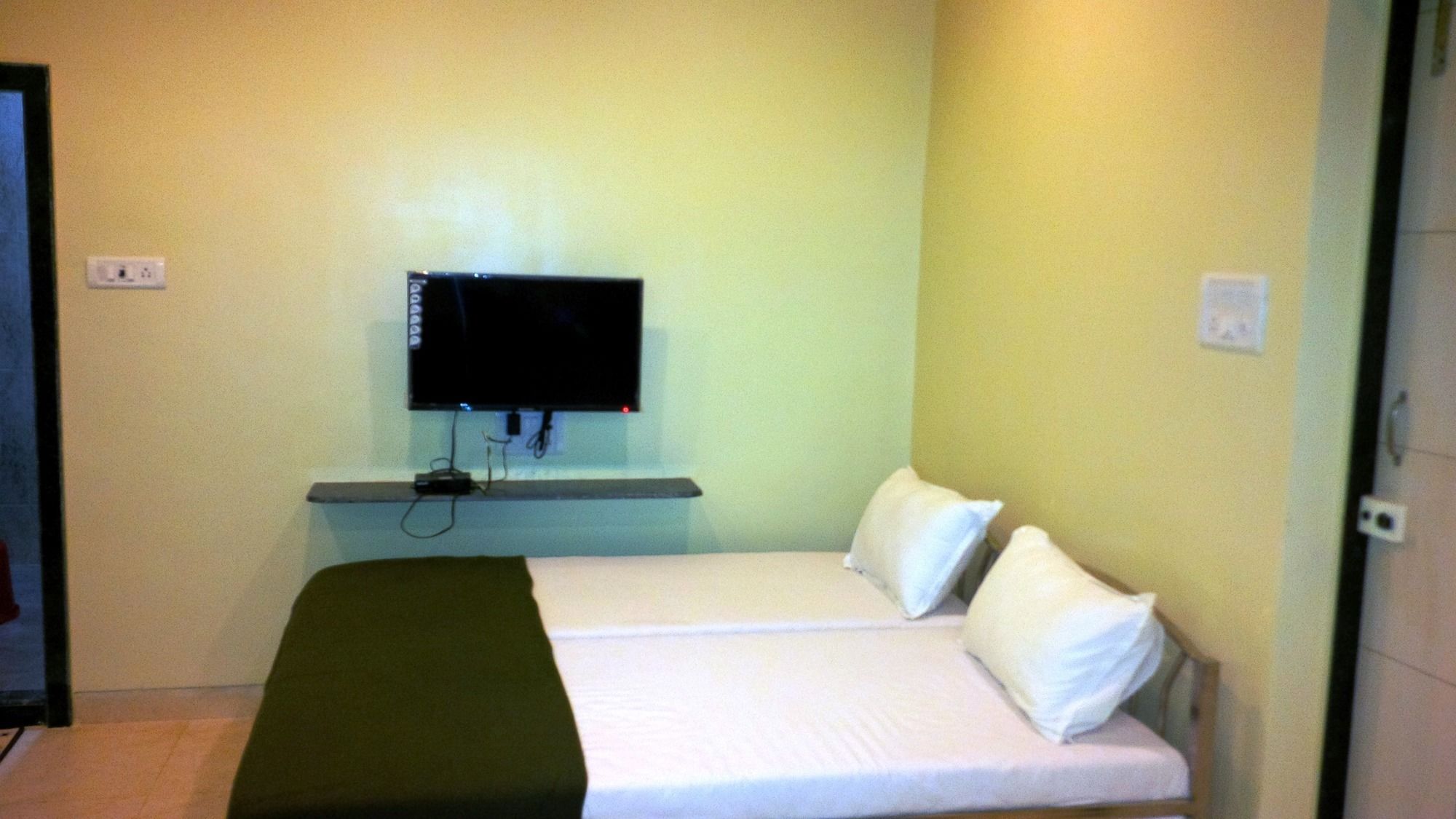Hotel Blue Bird Colaba Mandve Exterior photo